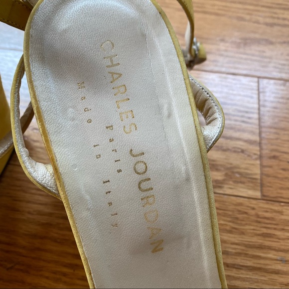 Charles Jourdan yellow suede sandals. - Picture 5 of 6